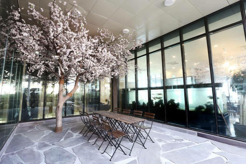 ג'גו Sims Hotel מראה חיצוני תמונה