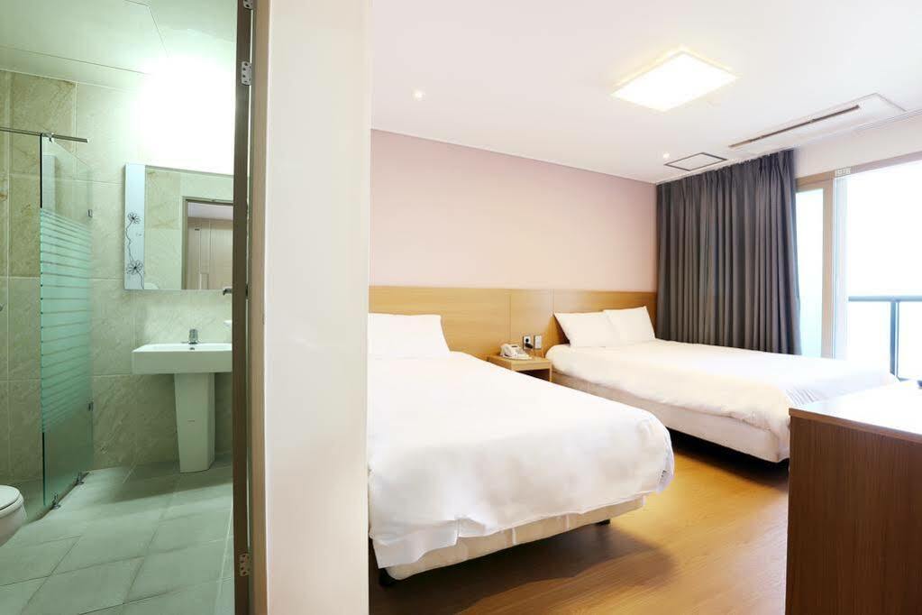 ג'גו Sims Hotel מראה חיצוני תמונה